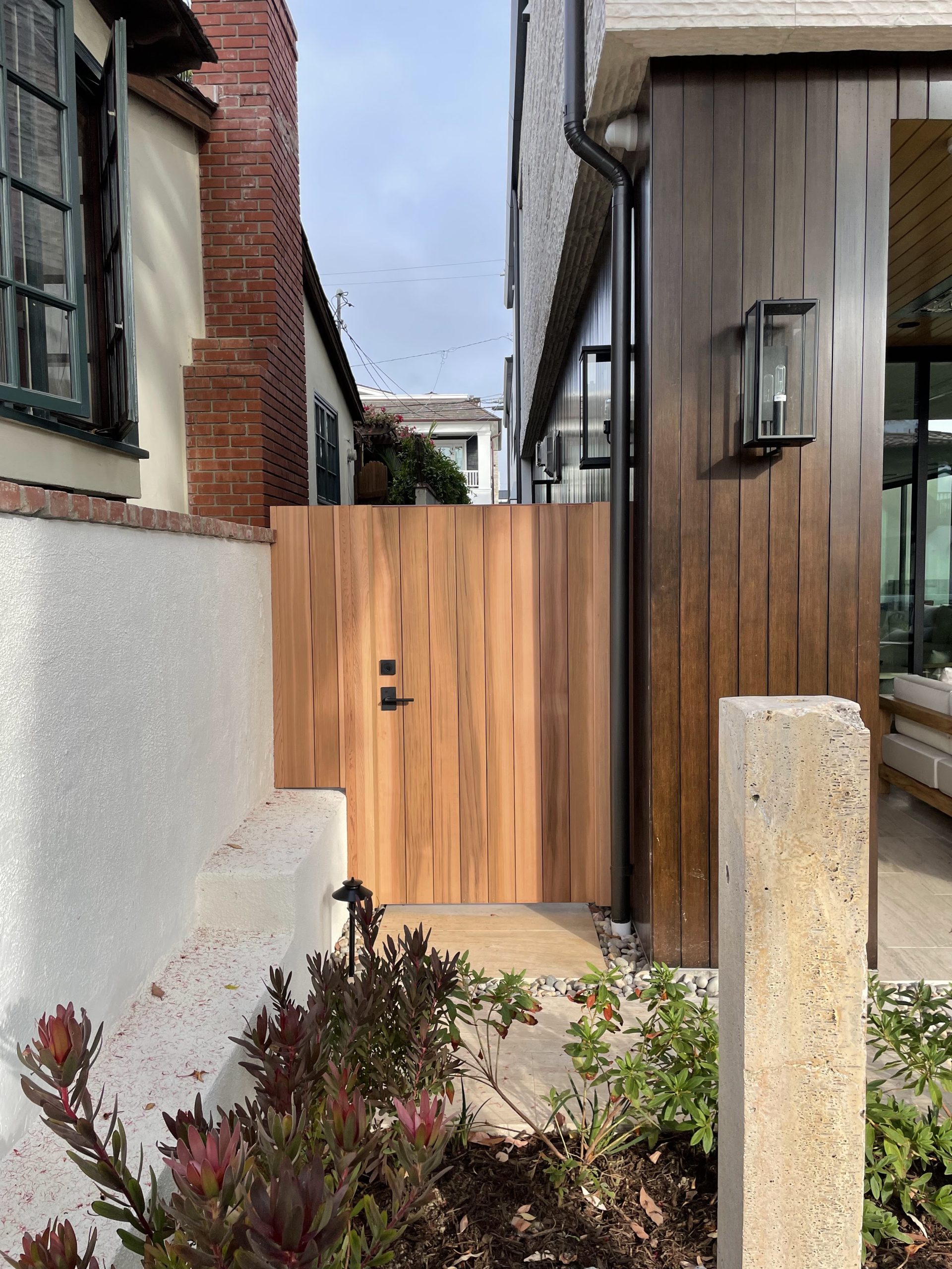 Contemporary & Modern Wood Gate 1332