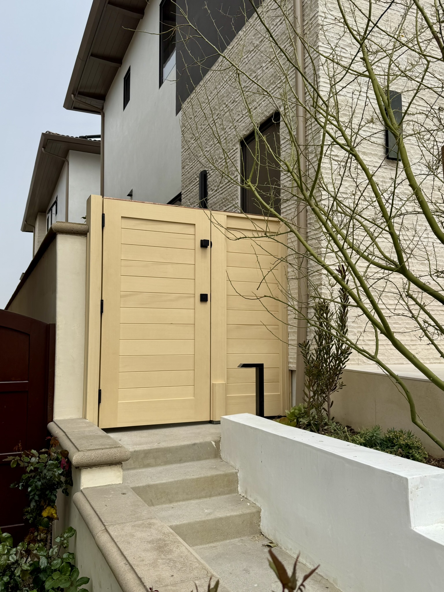 Contemporary & Modern Wood Gate 1337
