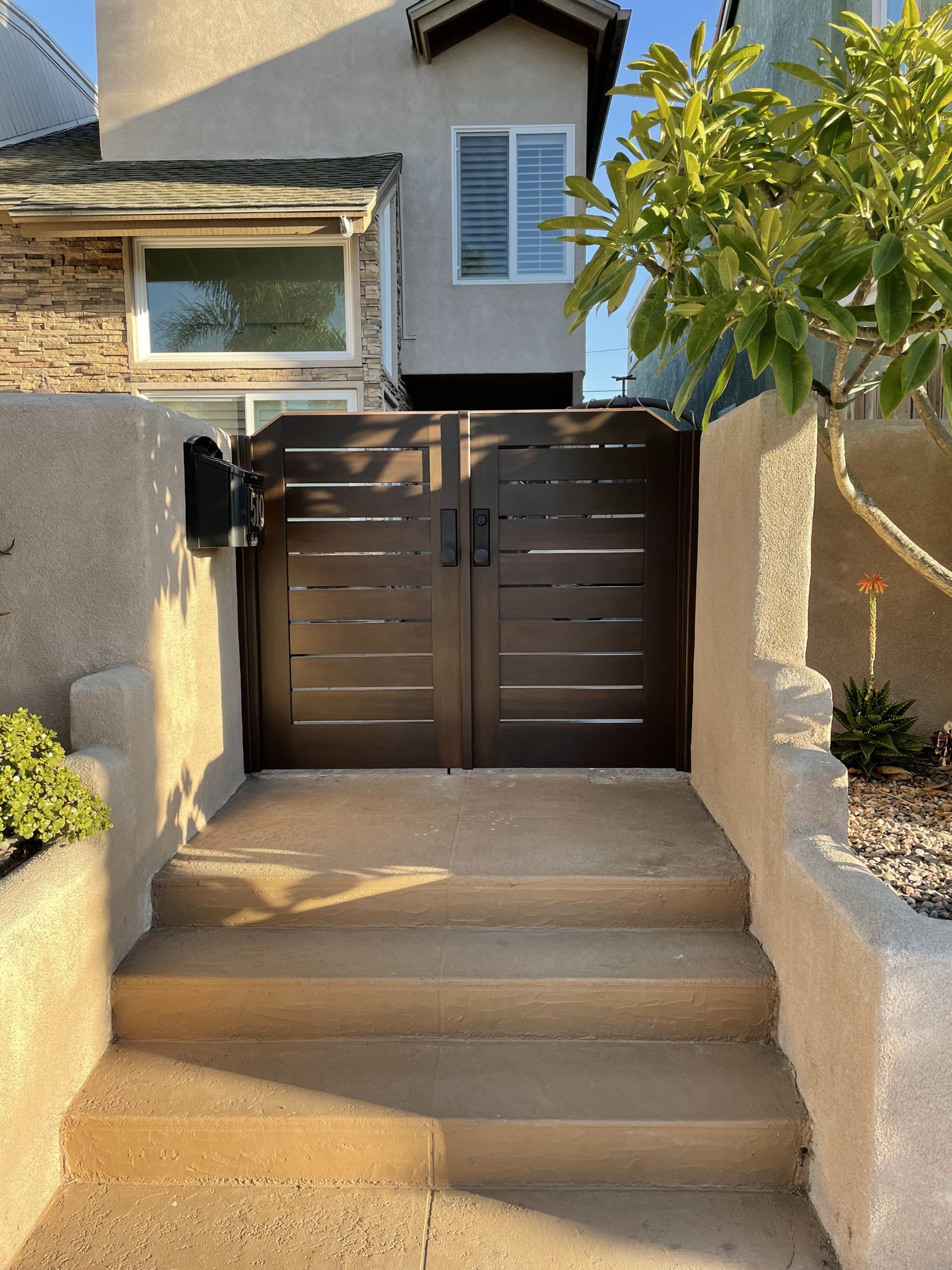 Contemporary & Modern Wood Gate 1341