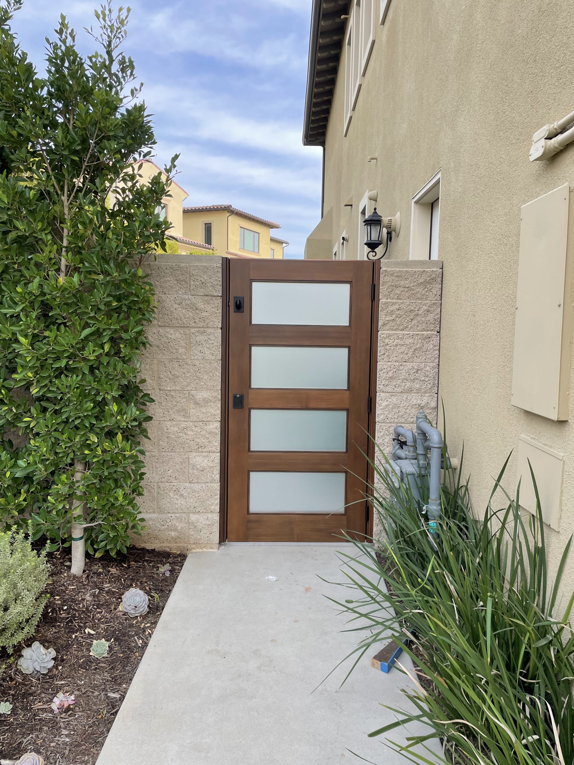 Contemporary & Modern Wood Gate 1342