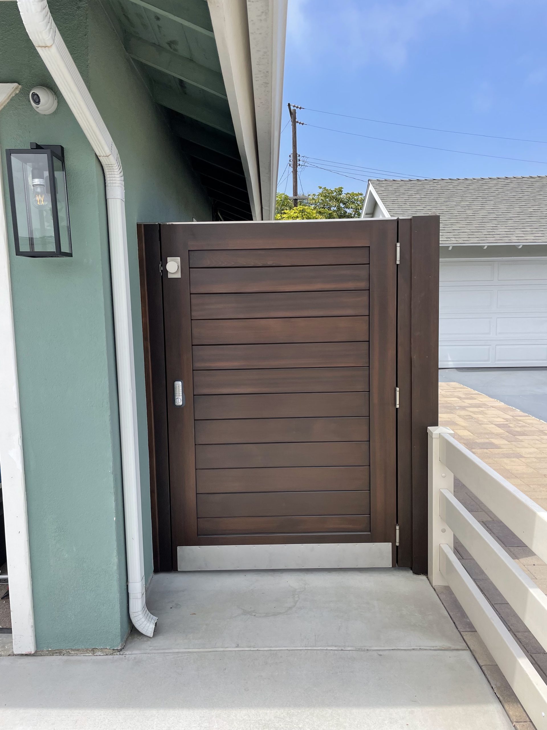 Contemporary & Modern Wood Gate 1350