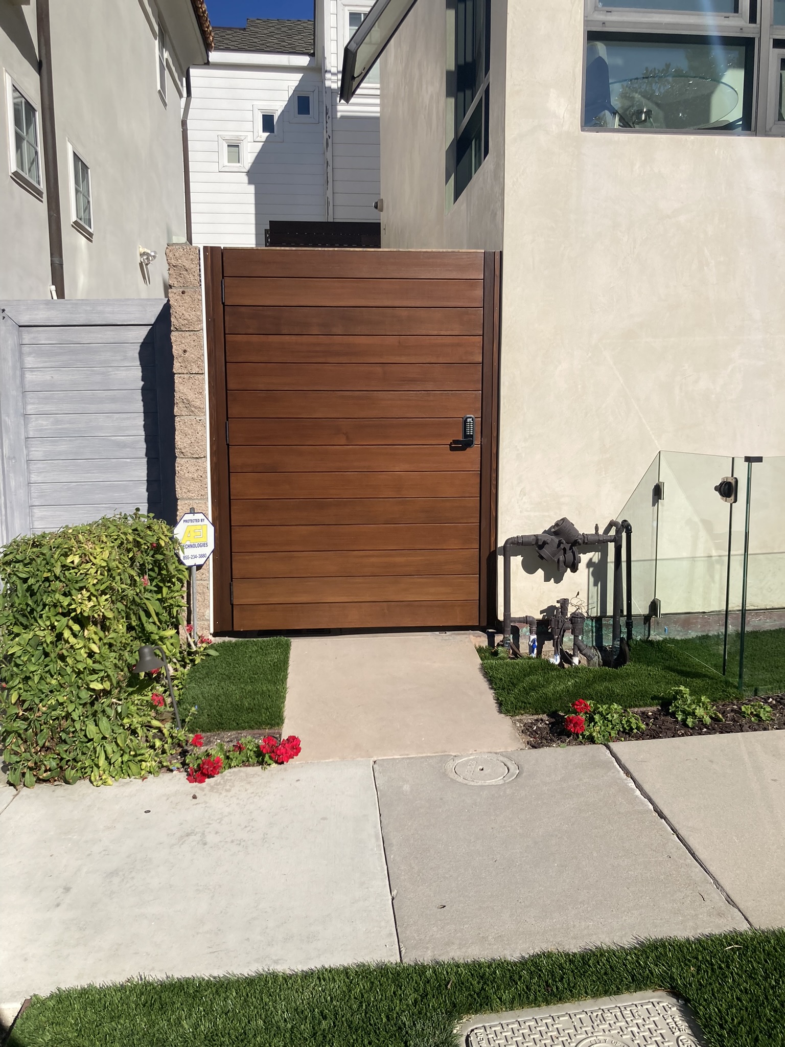 Contemporary & Modern Wood Gate 1381