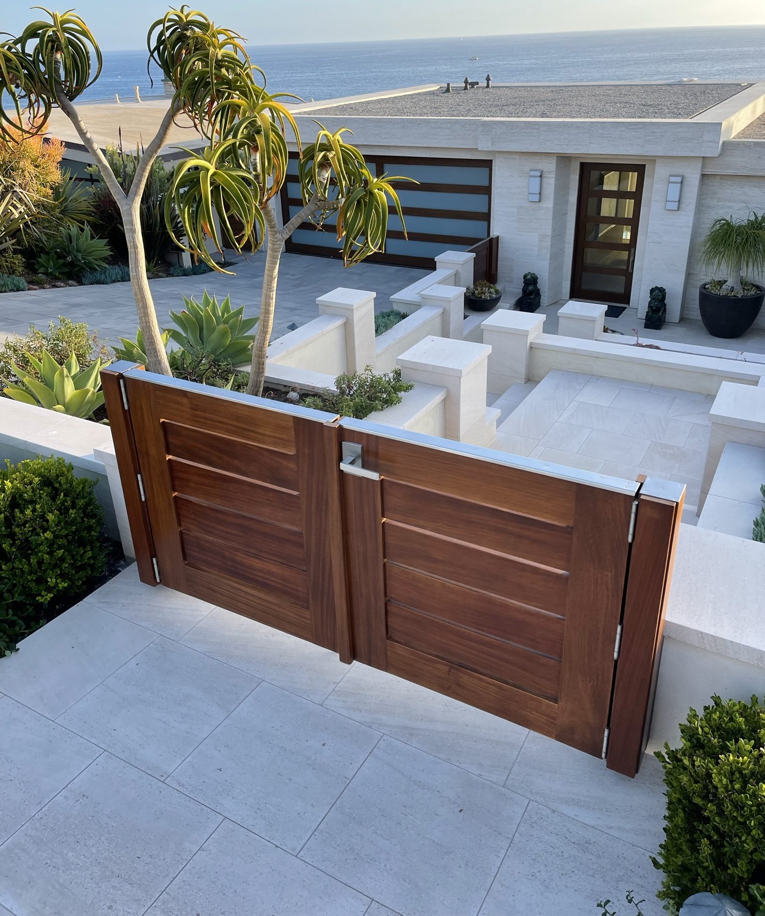 Contemporary & Modern Wood Gate 1382