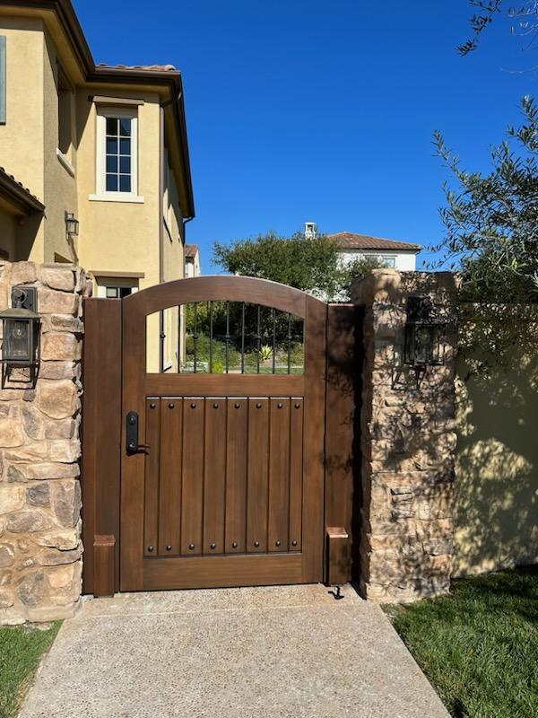 Mediterranean Wood Gate 1289